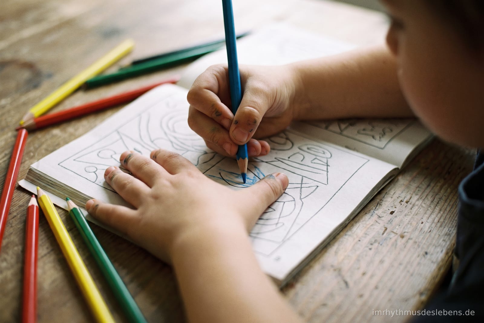 Kinder beim Lernen begleiten